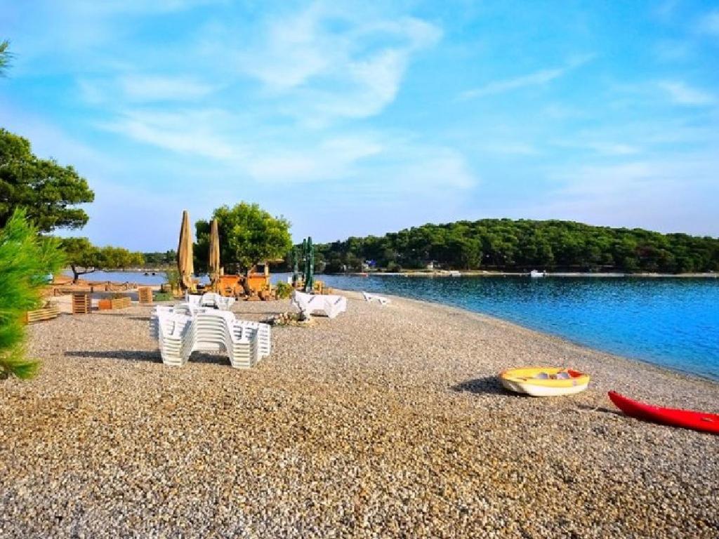 Beach House Ive With Jacuzzi, Pool, Playground And Bbq In An Olive Grove With A Beach, Pomer - Istria Екстер'єр фото